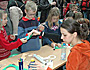 Neugieriges experimentieren bei der Kinderbuchparty 2005